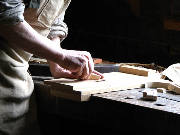Ofrecemos un servicio de <strong>carpintería  de madera y ebanistería en Vilar de Canes</strong> adaptado a las necesidades del <strong>cliente</strong>.